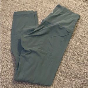 Lululemon 25” align. Mystic green. Size 6